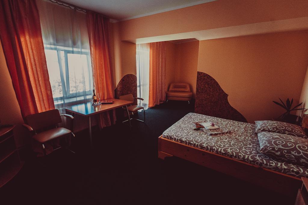 Motel Formula 1 Ivano-Frankivsk Habitación foto