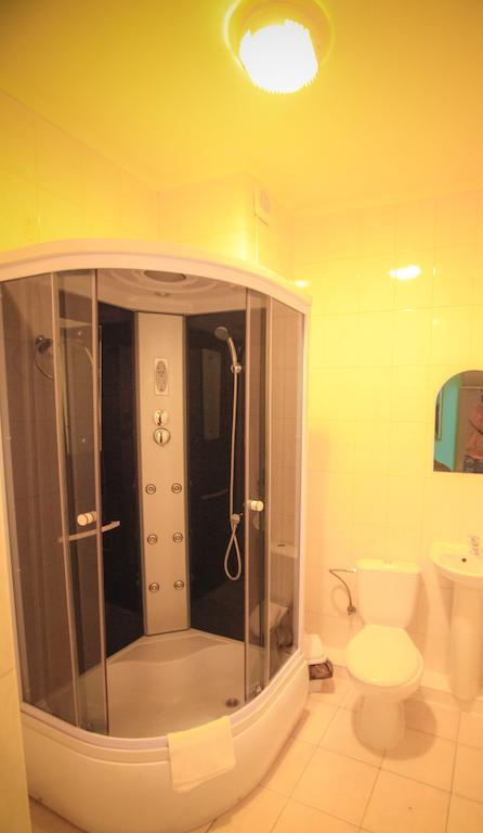 Motel Formula 1 Ivano-Frankivsk Habitación foto