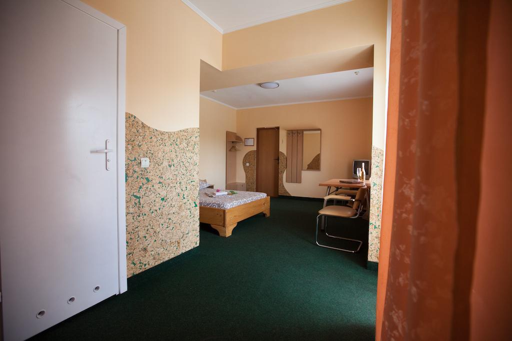 Motel Formula 1 Ivano-Frankivsk Habitación foto