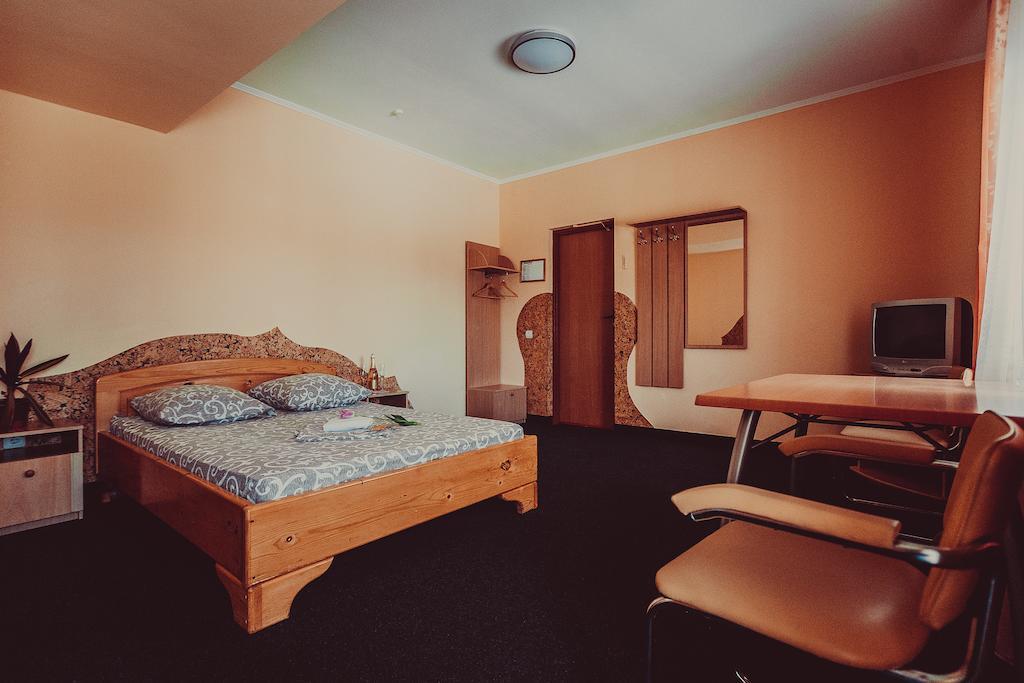 Motel Formula 1 Ivano-Frankivsk Habitación foto